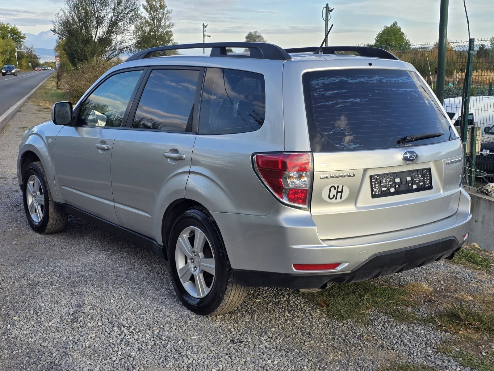 Subaru Forester 2.0I AWD, снимка 4 - Автомобили и джипове - 56415311