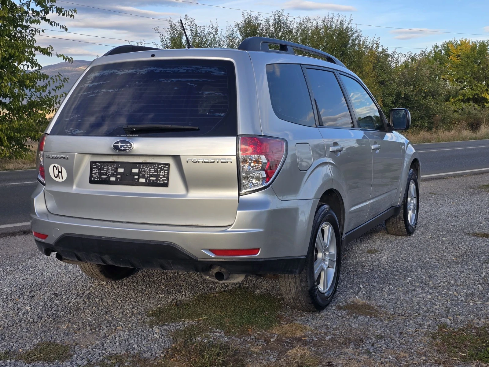 Subaru Forester 2.0I AWD, снимка 3 - Автомобили и джипове - 56415311