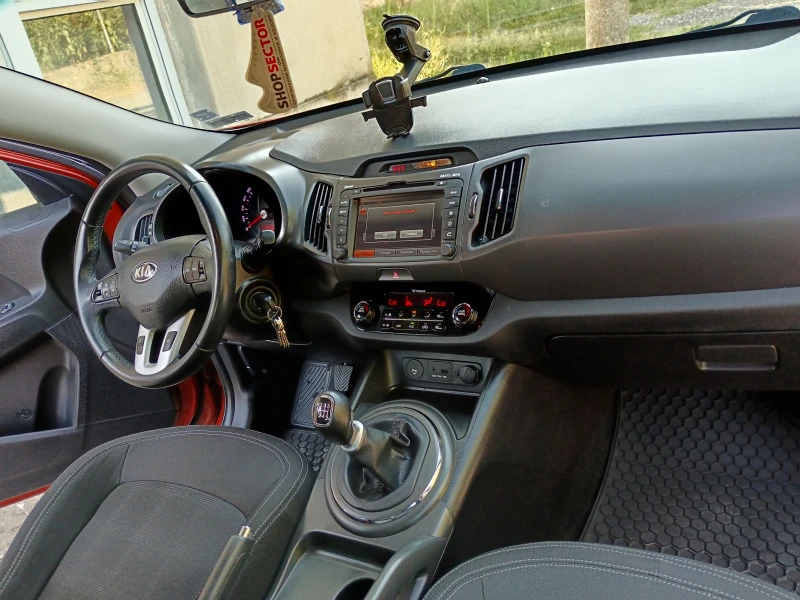 Kia Sportage, снимка 16 - Автомобили и джипове - 46747173