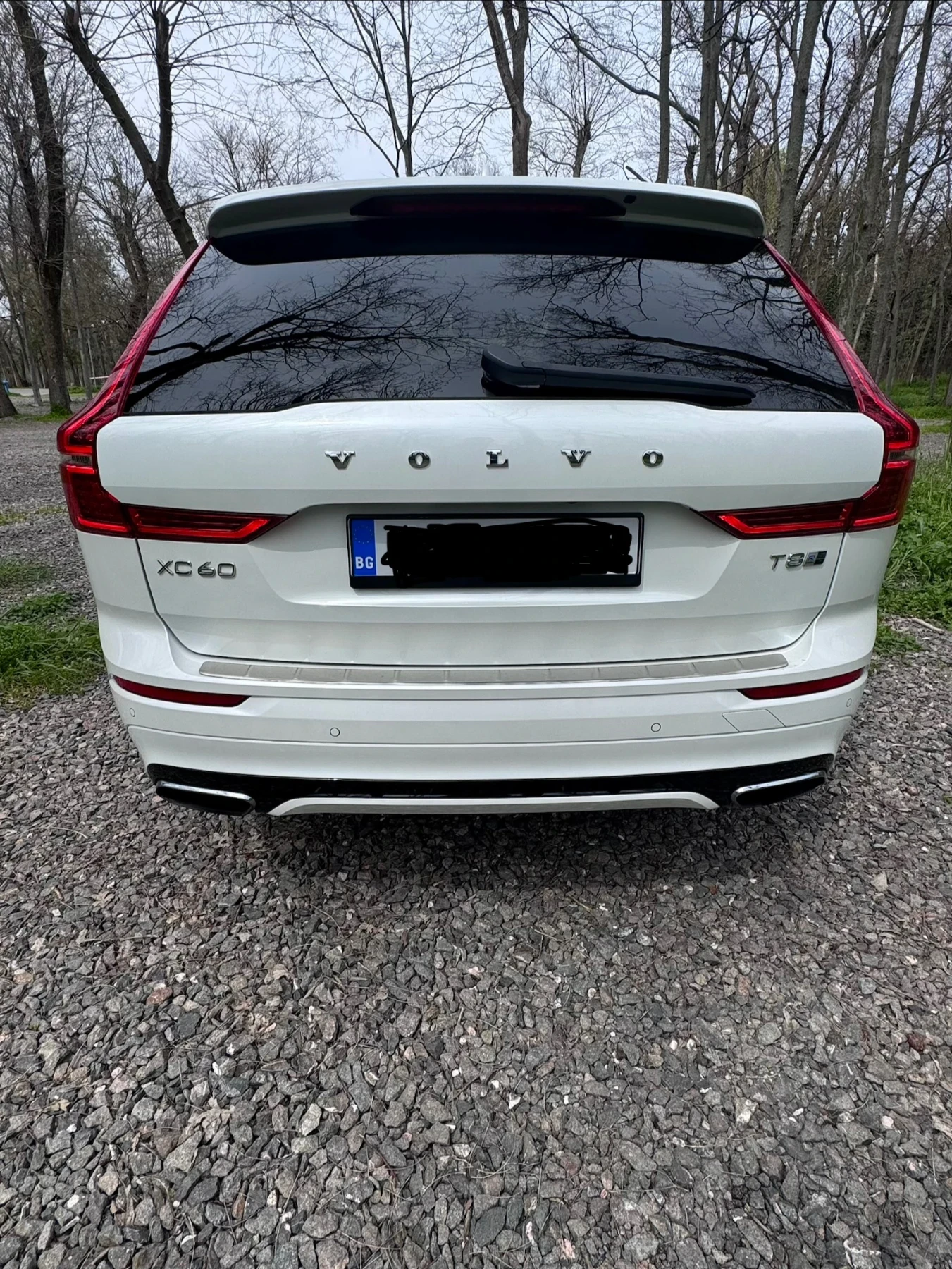 Volvo XC60 R-design Plug-in Hybrid T8 , снимка 5 - Автомобили и джипове - 54204659