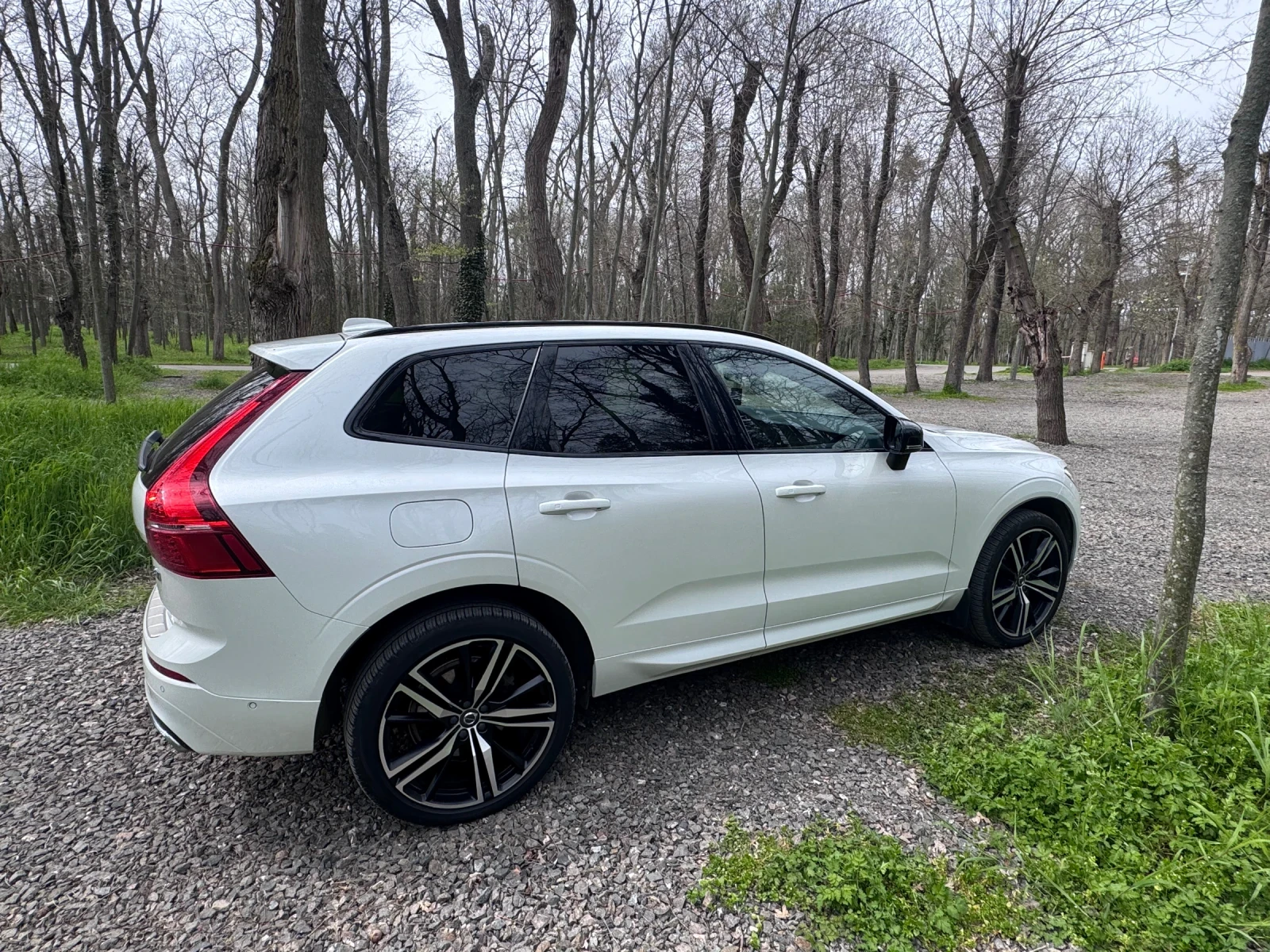 Volvo XC60 R-design Plug-in Hybrid T8 , снимка 4 - Автомобили и джипове - 54204659