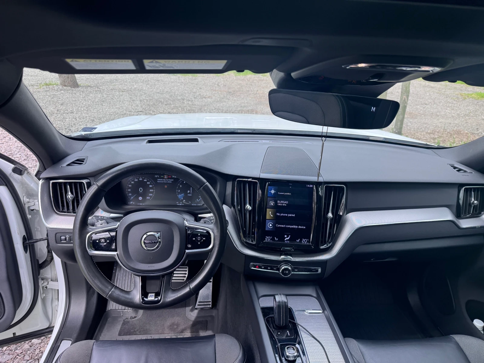 Volvo XC60 R-design Plug-in Hybrid T8 , снимка 9 - Автомобили и джипове - 54204659