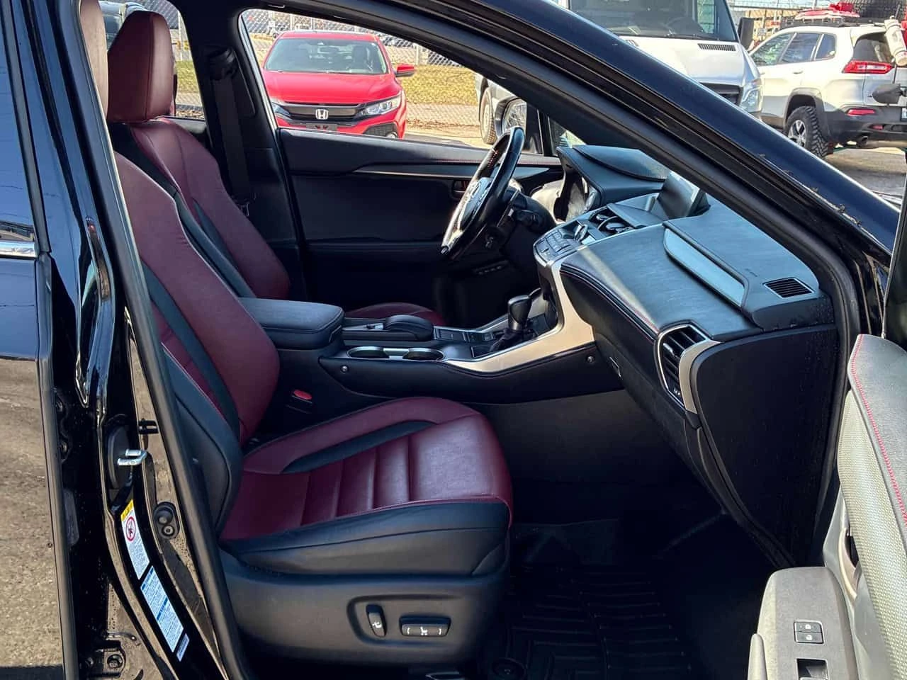 Lexus NX 200t * AWD 4dr* 2 КЛЮЧА* PANO* KEYLESS* ПОДГРЕВ* , снимка 17 - Автомобили и джипове - 54395287