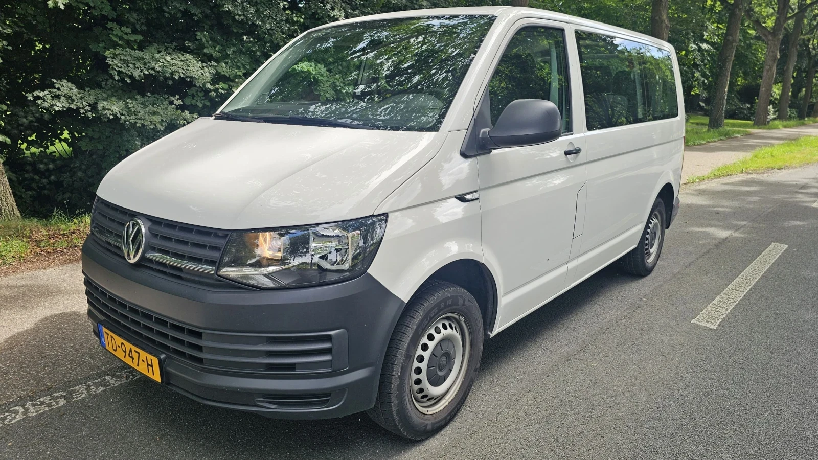VW Transporter T6 2.0 TDI  - изображение 2