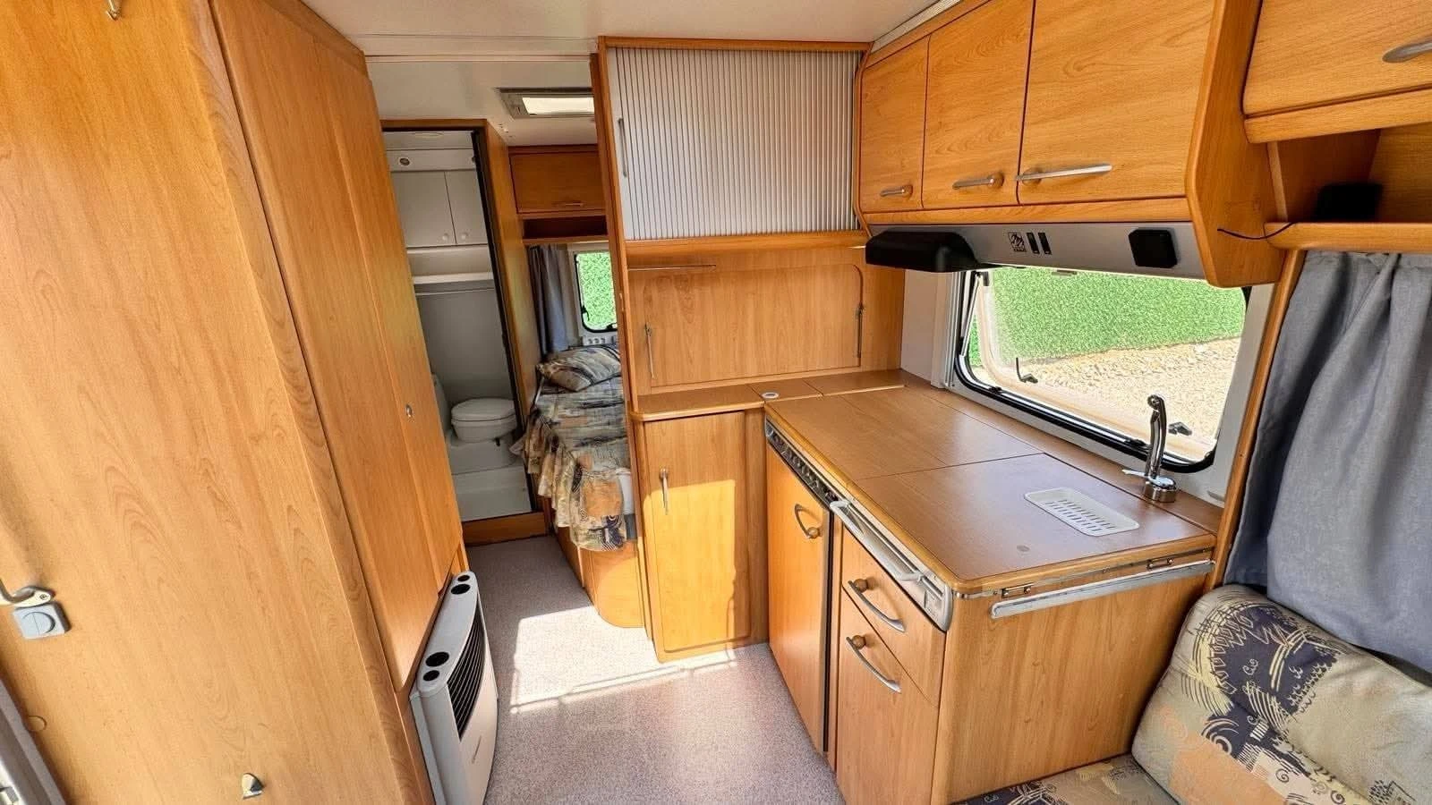 Каравана Knaus С Форселт , снимка 11 - Каравани и кемпери - 53917062