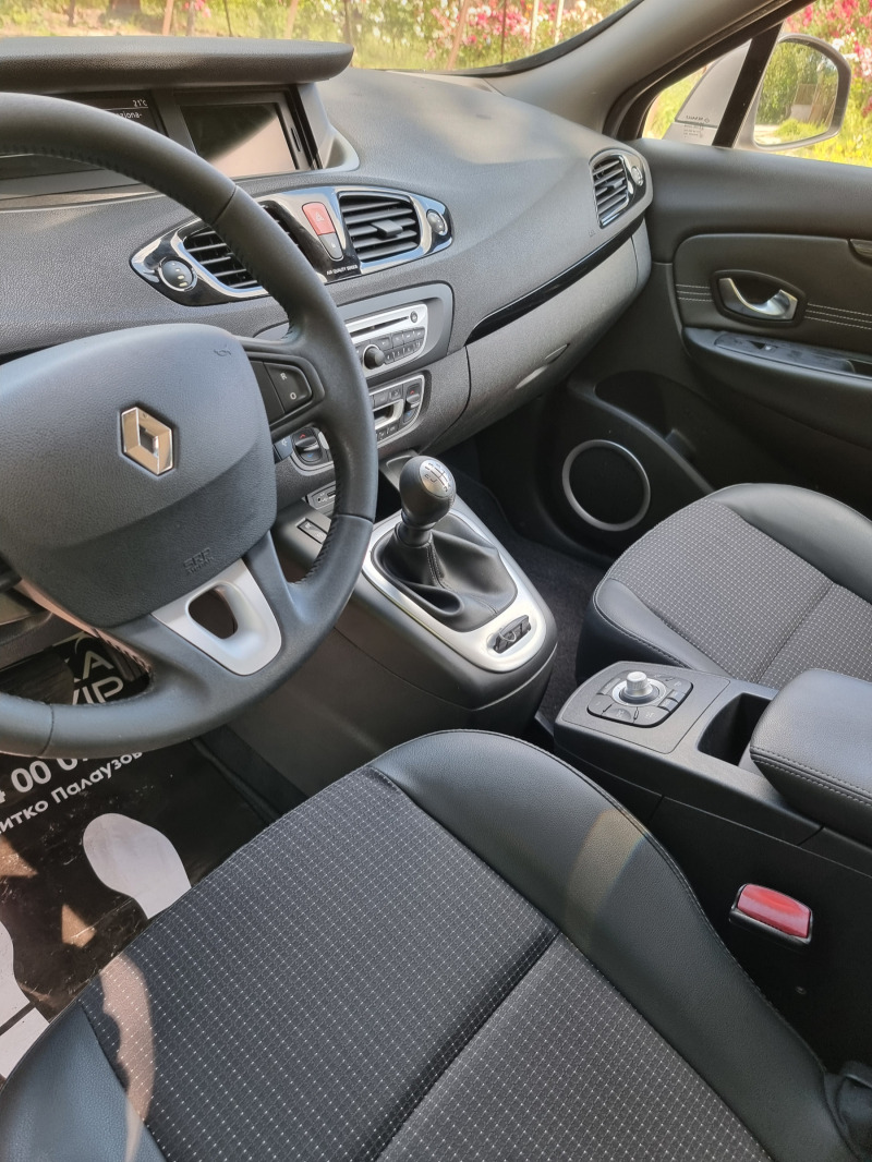 Renault Scenic 1.5DCI, снимка 10 - Автомобили и джипове - 45974833