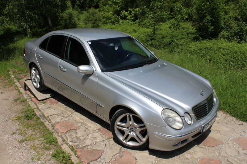 Mercedes-Benz E 270 2.7CDI СЕДАН, снимка 11 - Автомобили и джипове - 47403671