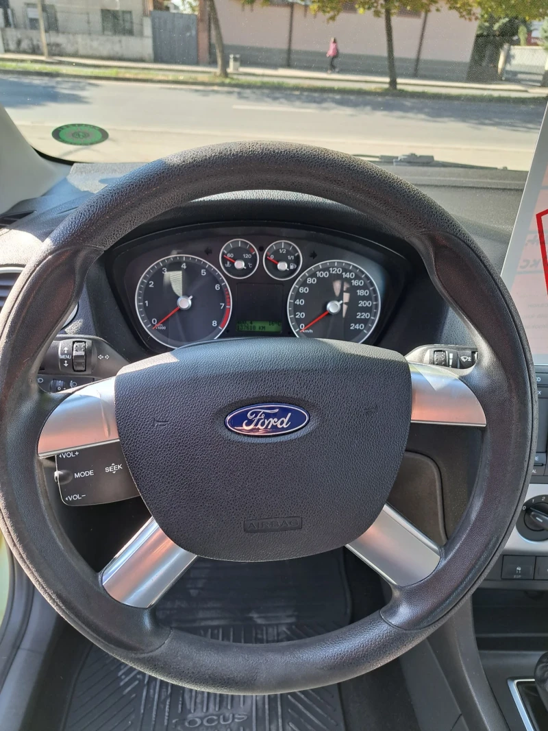 Ford Focus 1.6, снимка 11 - Автомобили и джипове - 47695561