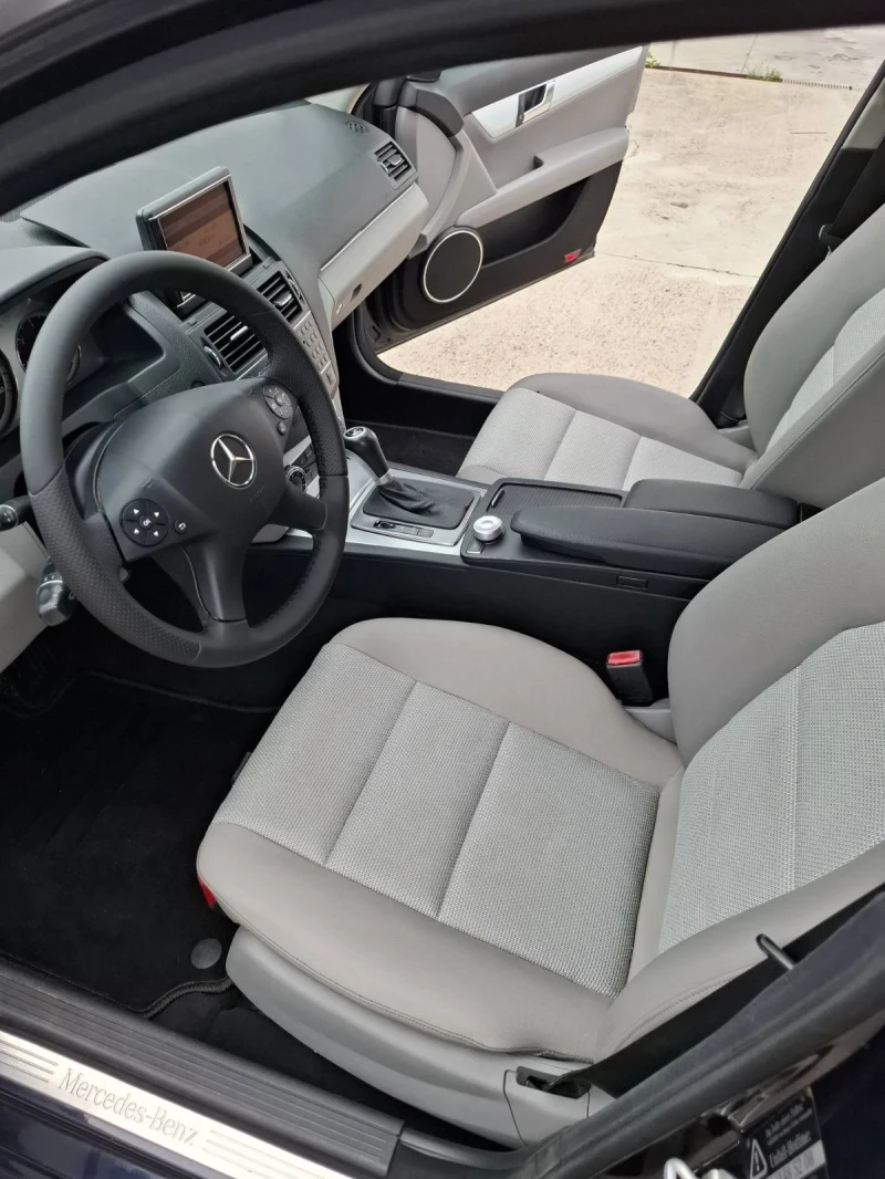 Mercedes-Benz C 320 3.0 CDI V6 224кс. АVANTGARDE, Автомат, Голяма Нави, снимка 9 - Автомобили и джипове - 52713488