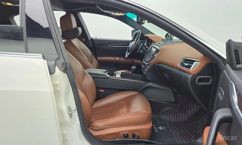 Maserati Ghibli, снимка 11 - Автомобили и джипове - 53032980