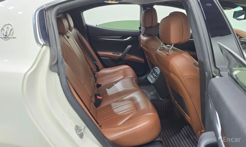 Maserati Ghibli, снимка 12 - Автомобили и джипове - 53032980