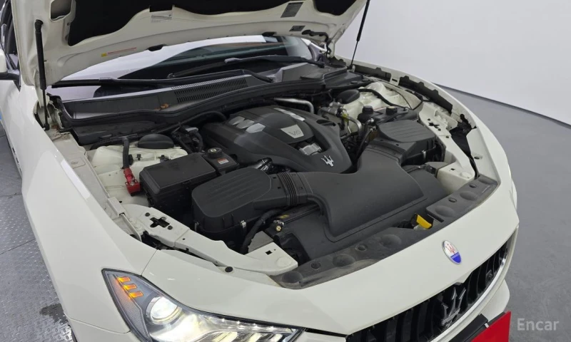 Maserati Ghibli, снимка 6 - Автомобили и джипове - 53032980