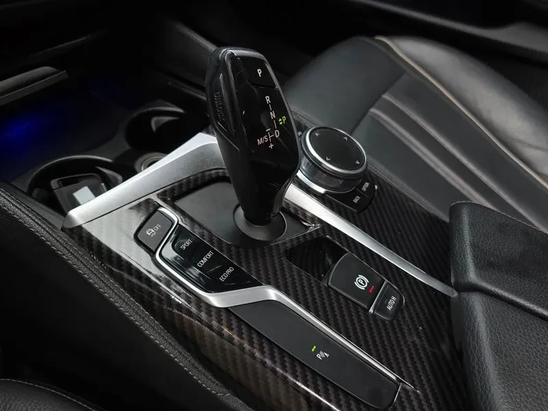 BMW 520 Luxury, снимка 9 - Автомобили и джипове - 55888770