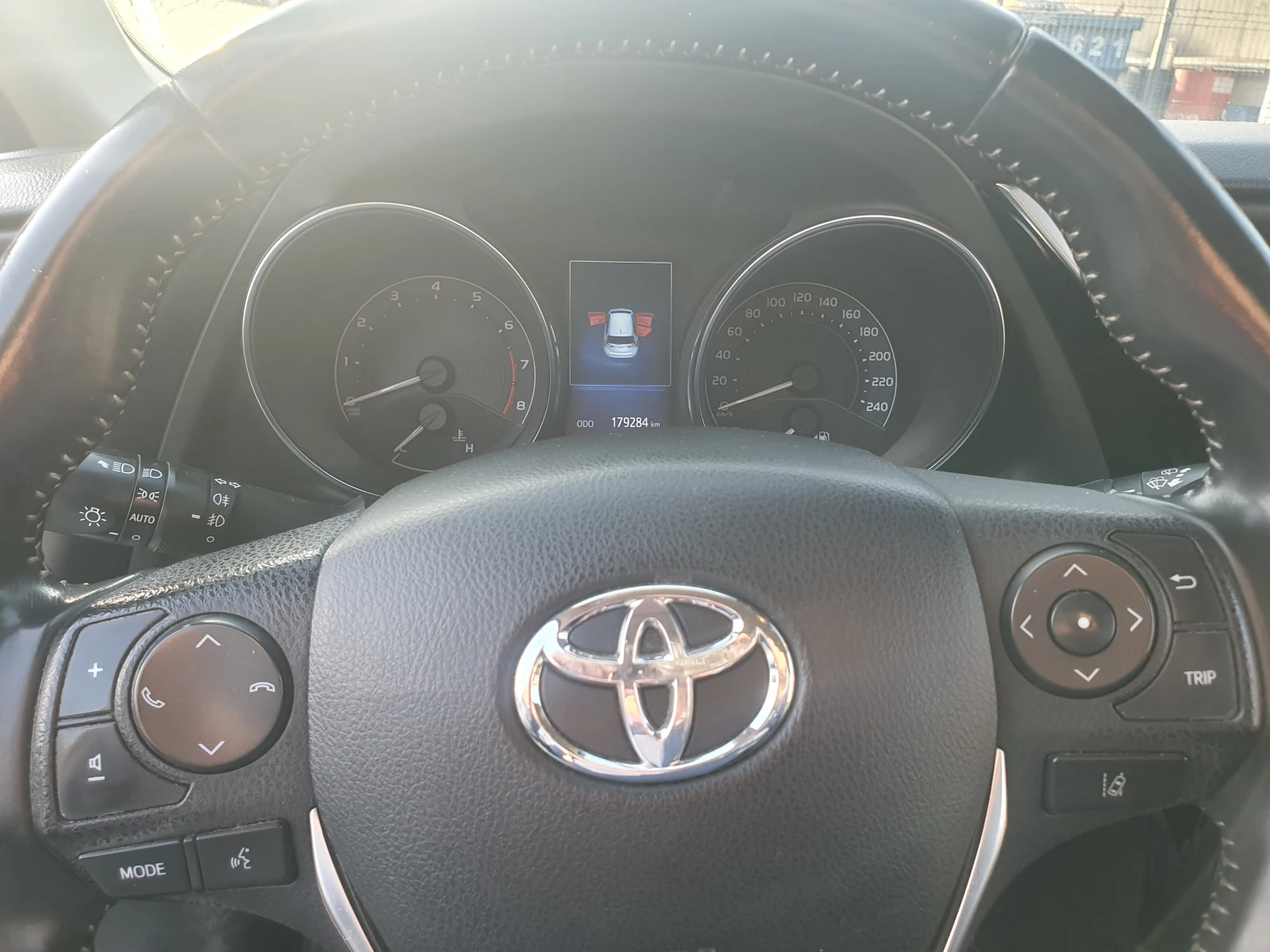 Toyota Auris -1.6 VVTI "Premium"- газ.инж. - изображение 7