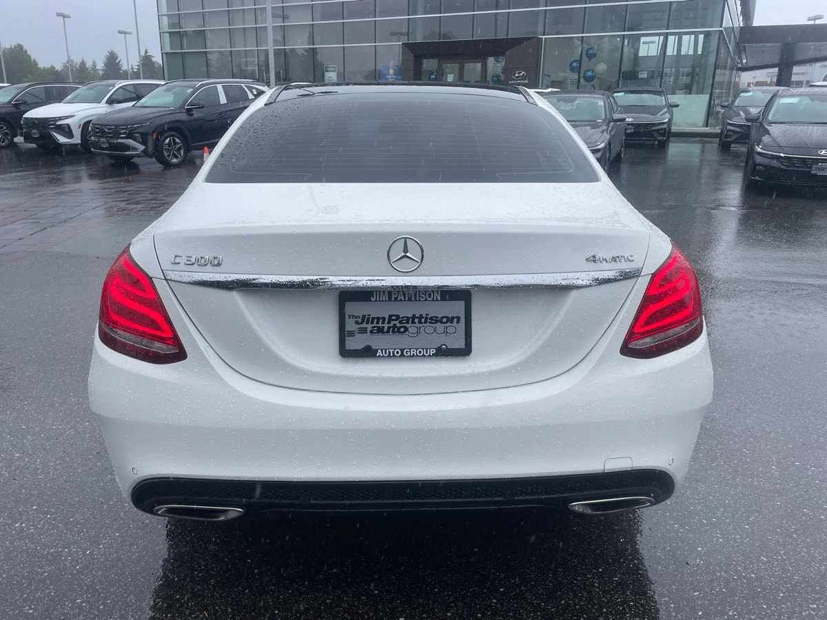 Mercedes-Benz C 300 * CARFAX * АВТО КРЕДИТ * ЦЕНА ДО БГ! - изображение 5