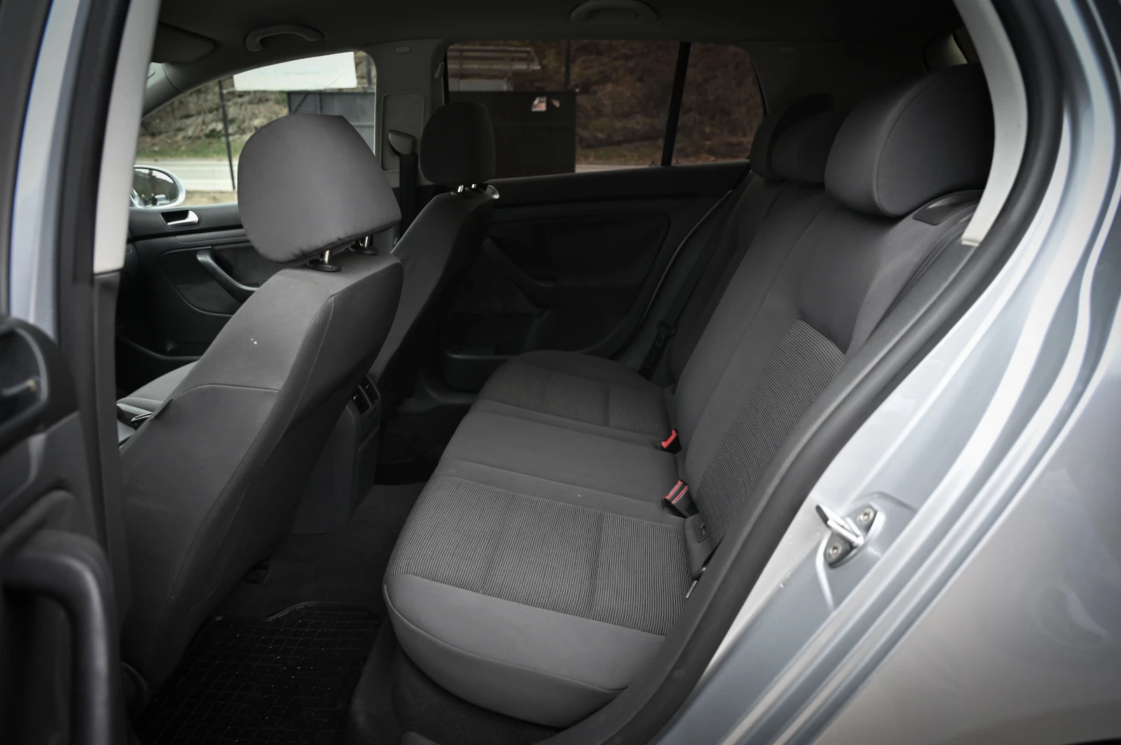 VW Golf 1.9 TDI ПЕРФЕКТЕН !!!, снимка 13 - Автомобили и джипове - 54015962