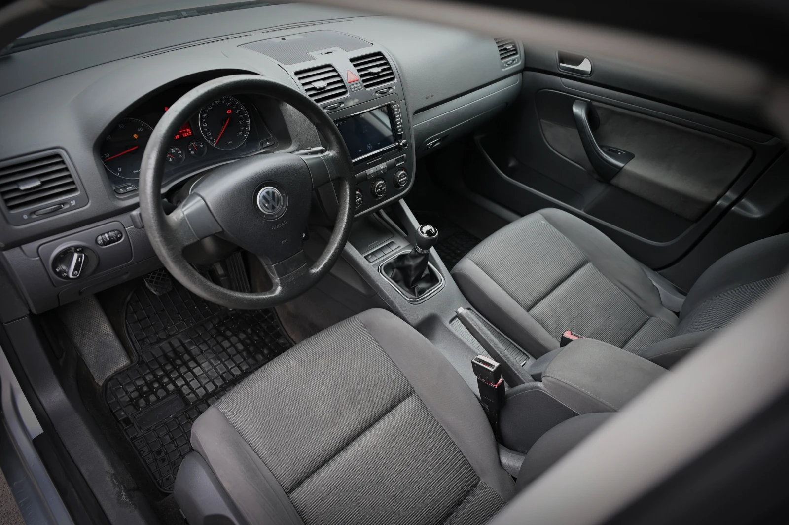 VW Golf 1.9 TDI ПЕРФЕКТЕН !!!, снимка 9 - Автомобили и джипове - 54015962