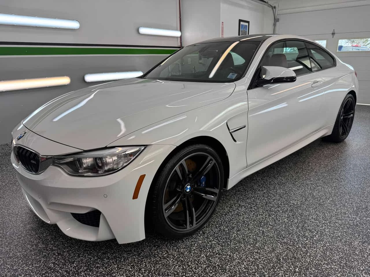 BMW M4 * Harman Kardon * Червен салон * Карбонов таван * , снимка 2 - Автомобили и джипове - 54242763