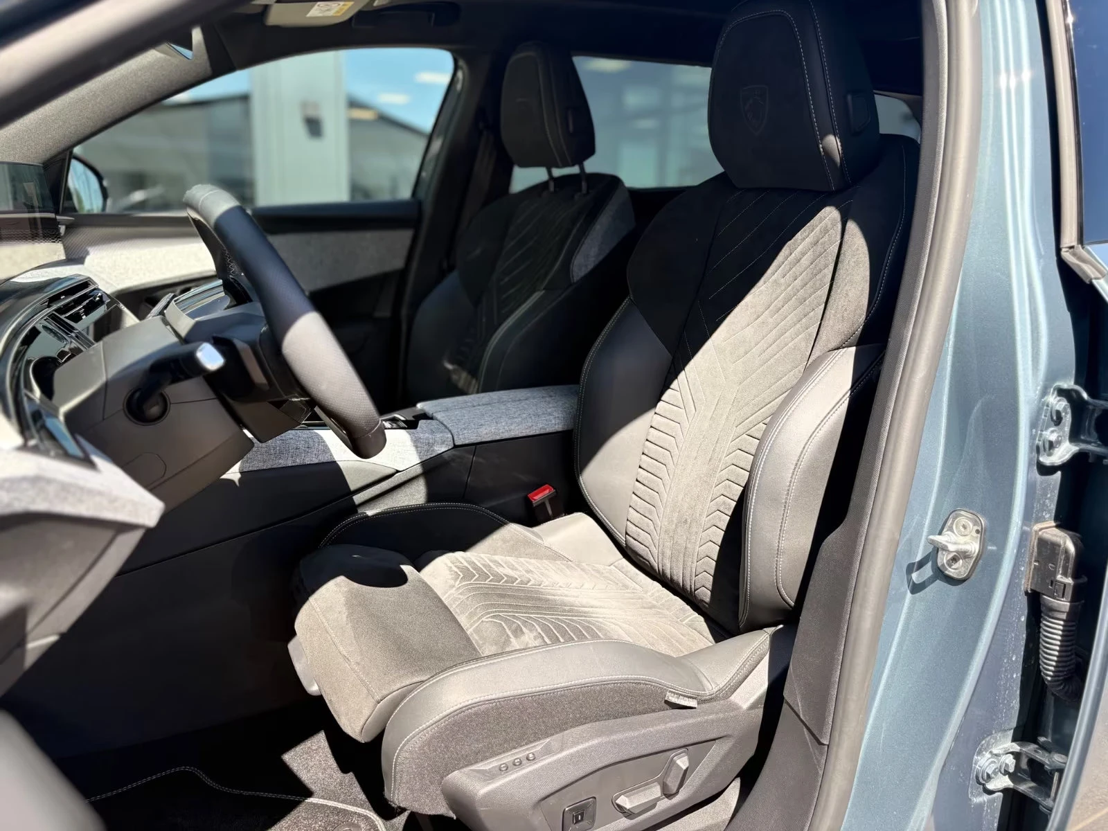 Peugeot 5008 GT-LINE/325HP/AWD/7S/PANO/360/MEMO/222q, снимка 8 - Автомобили и джипове - 54333166
