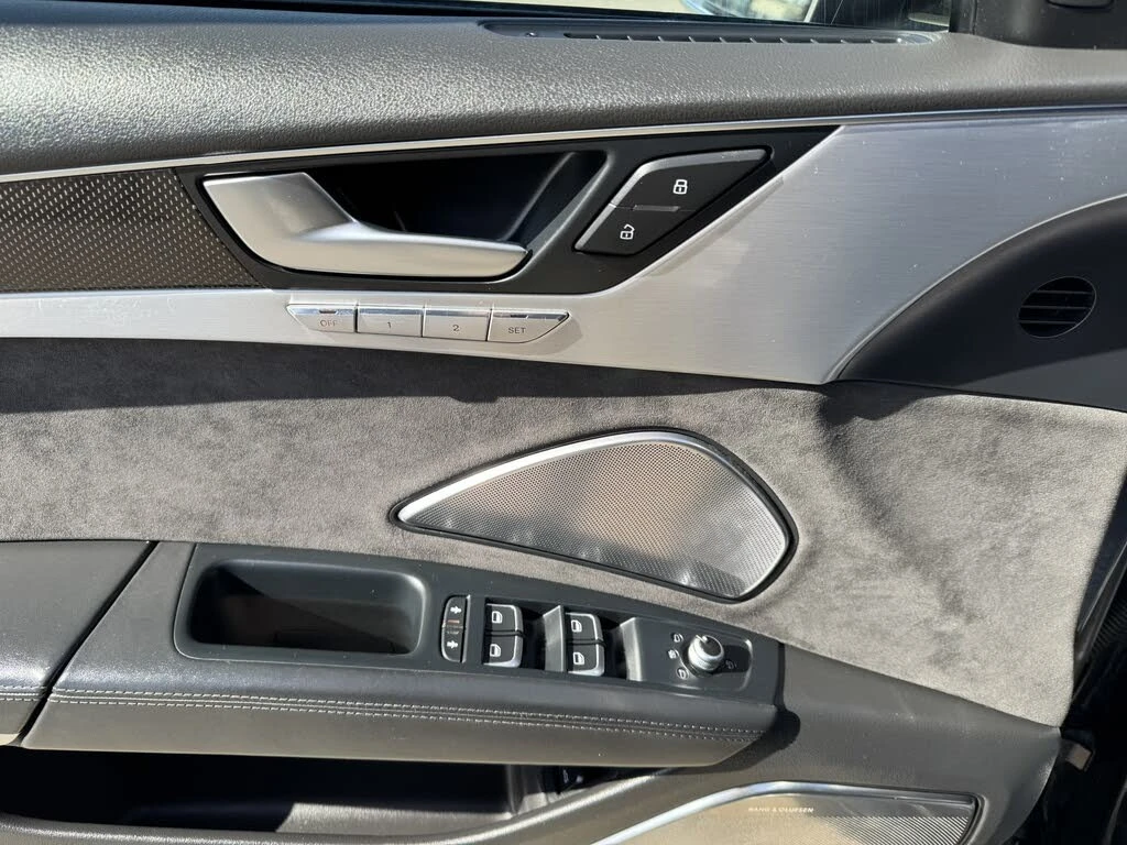 Audi S8 ПАМЕТ* 360 КАМЕРА* ОБДУХВАНЕ* ПОДГРЕВ, снимка 16 - Автомобили и джипове - 54336125