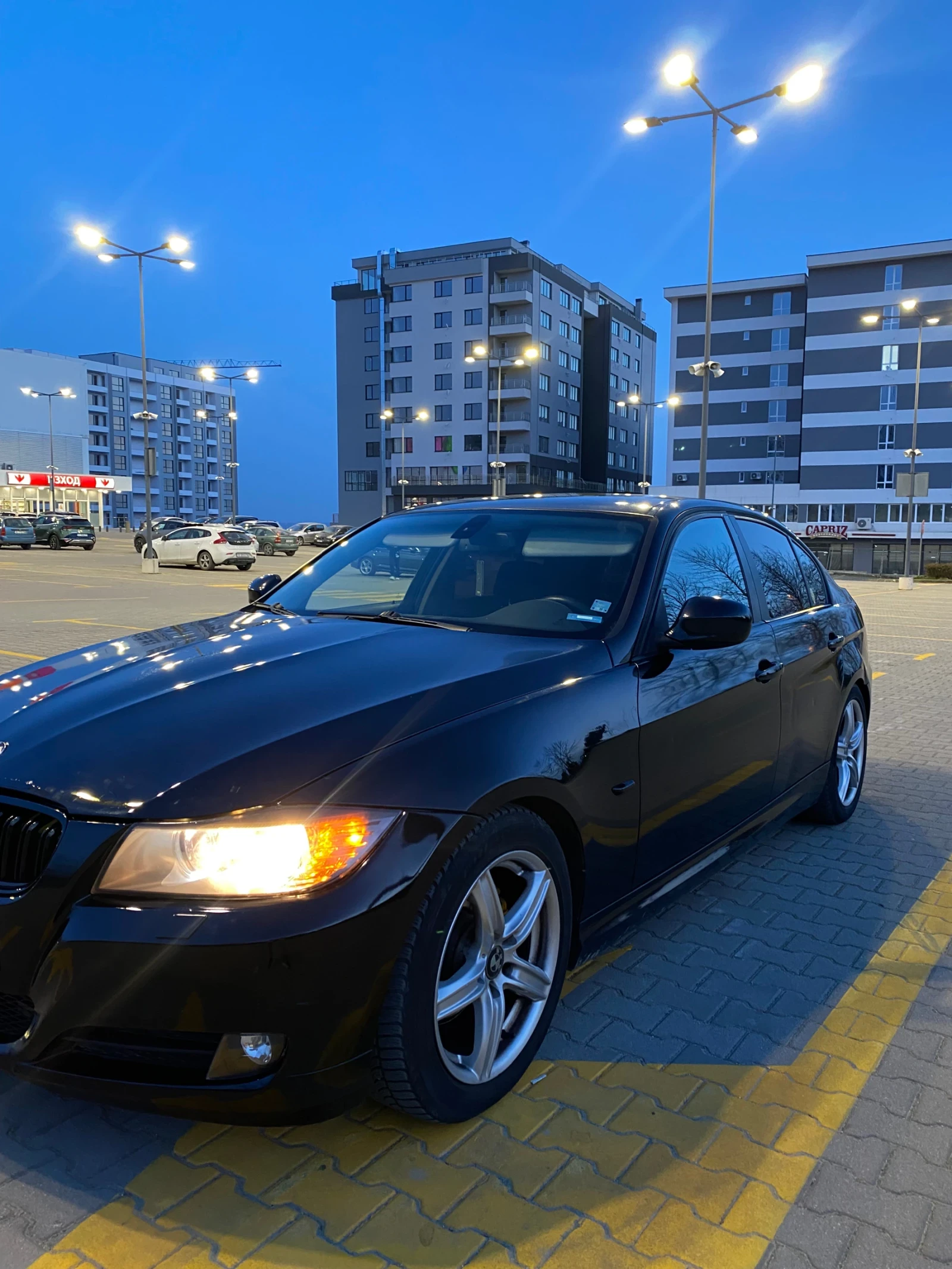 BMW 320 * FACELIFT* , снимка 3 - Автомобили и джипове - 54438934