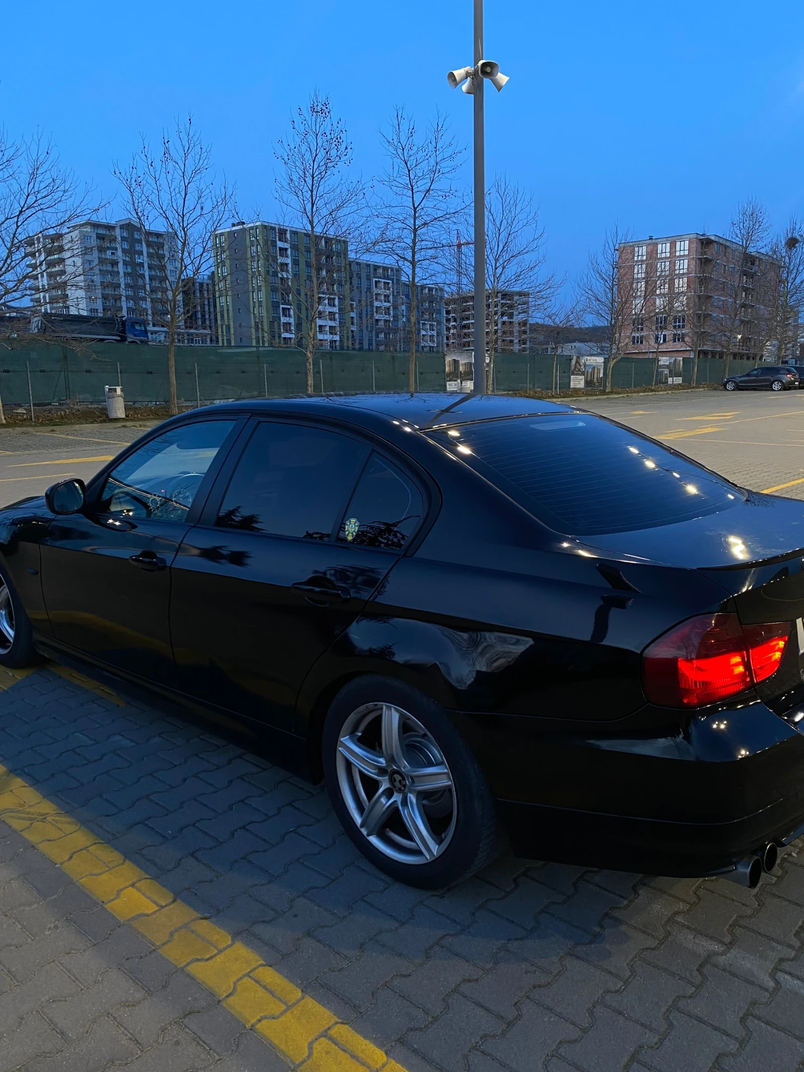 BMW 320 * FACELIFT* , снимка 4 - Автомобили и джипове - 54438934