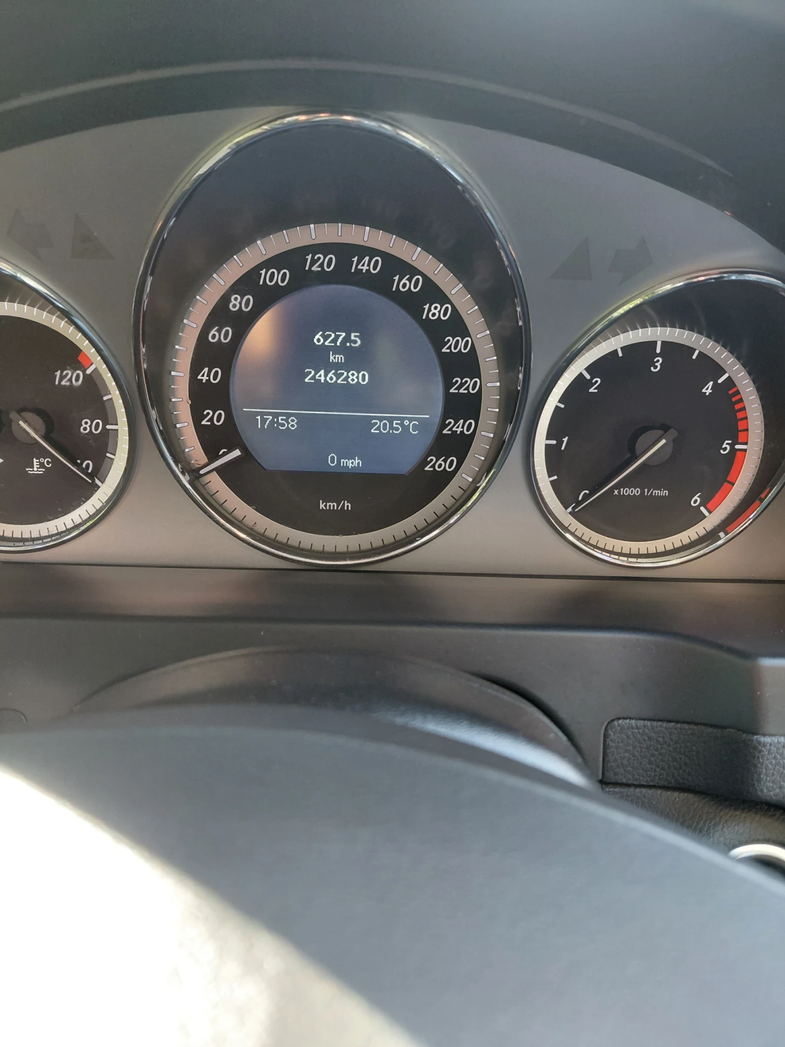 Mercedes-Benz C 220, снимка 13 - Автомобили и джипове - 54496400