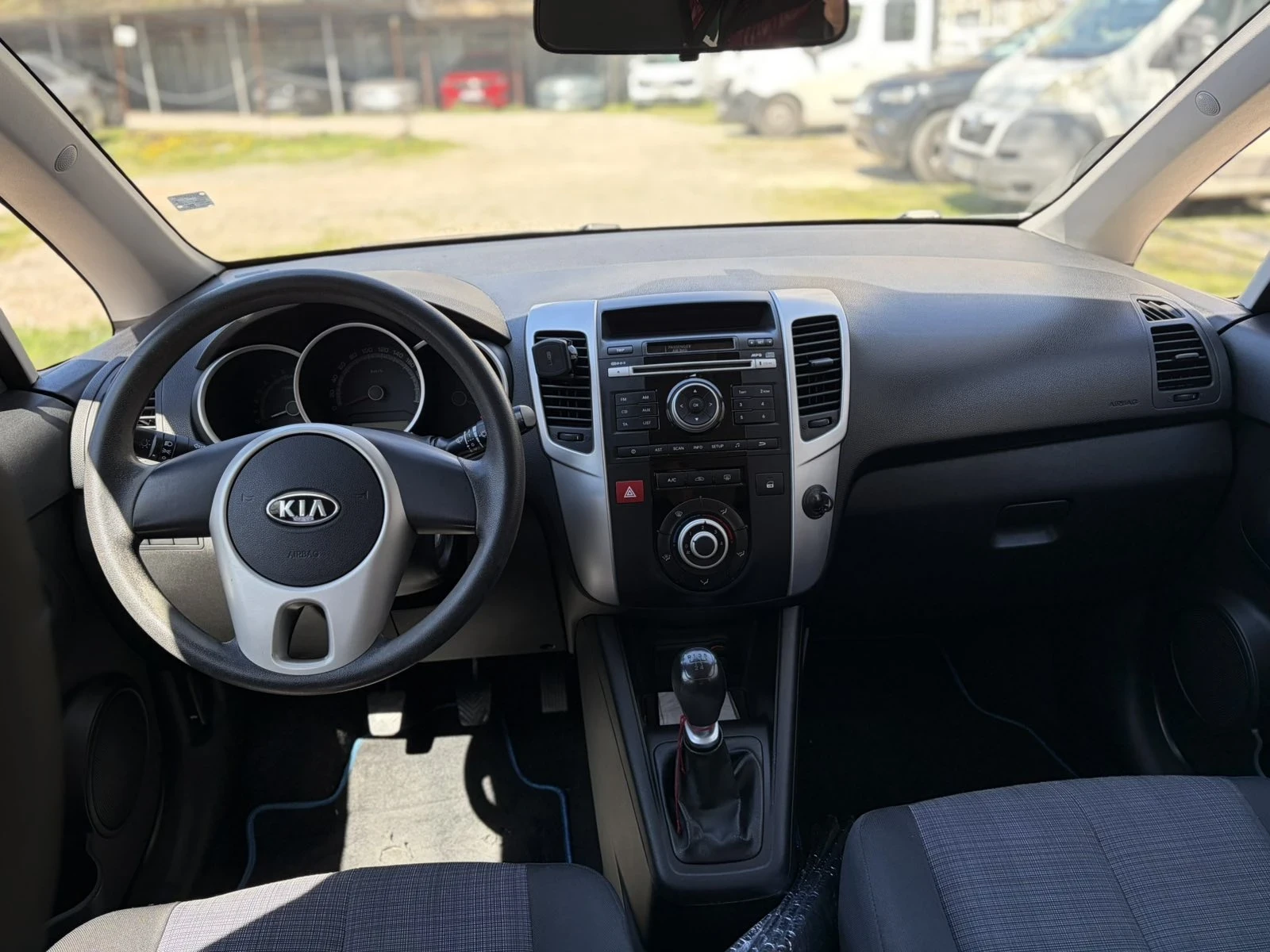Kia Venga 1.4 бензин ЛИЧЕН АВТОМОБИЛ, снимка 5 - Автомобили и джипове - 54783374