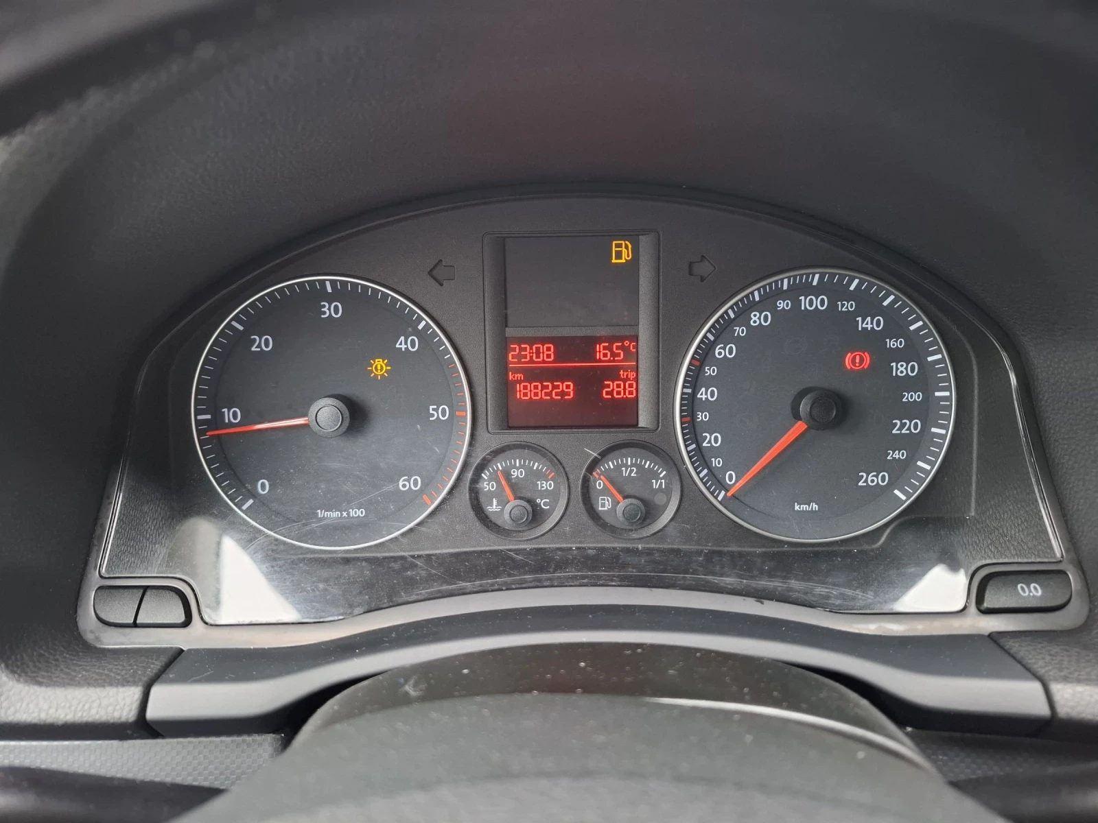 VW Golf 1.9TDI-105к.с.ОТЛИЧНА!!!, снимка 15 - Автомобили и джипове - 54962260