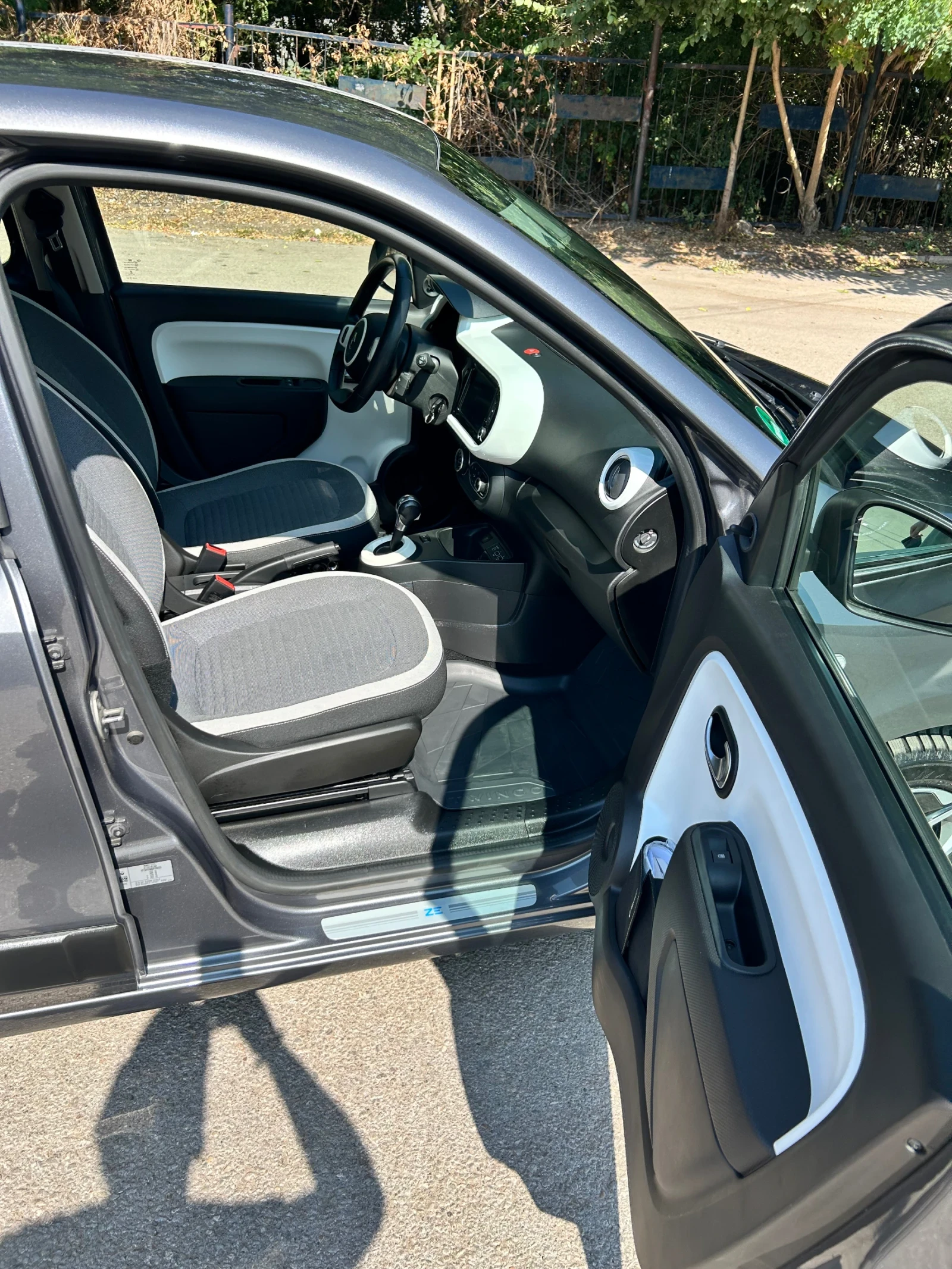 Renault Twingo E-Tech Twingo 2022-60kW, снимка 11 - Автомобили и джипове - 55010187