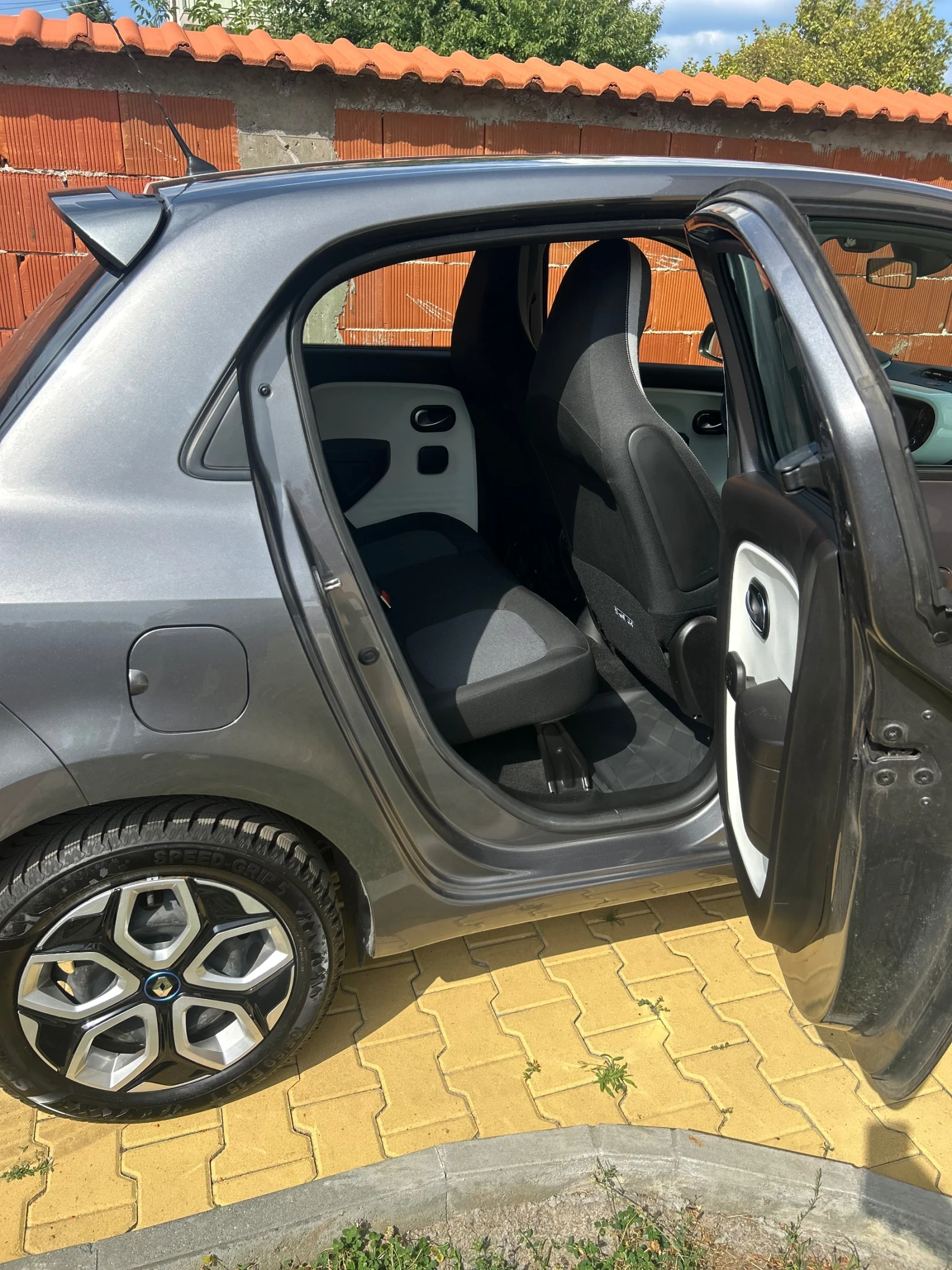 Renault Twingo E-Tech Twingo 2022/60kW-130km, снимка 11 - Автомобили и джипове - 55010187