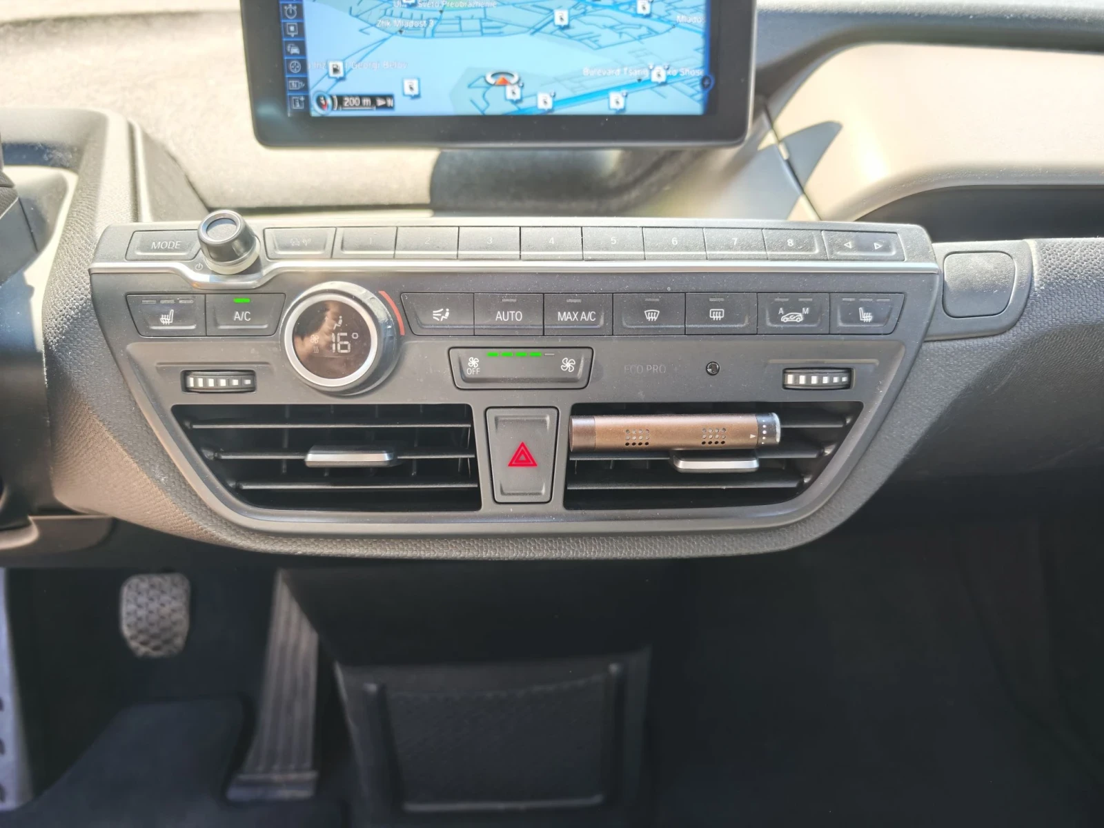 BMW i3 REX.PROFESSIONAL NAVI.HARMAN.PANO, снимка 13 - Автомобили и джипове - 55709682