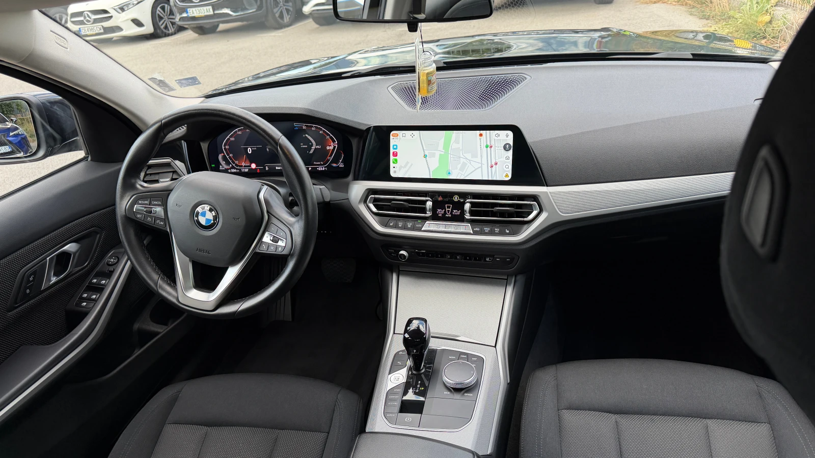 BMW 320 d xDrive Първи собственик от България с ДДС, снимка 13 - Автомобили и джипове - 55942427