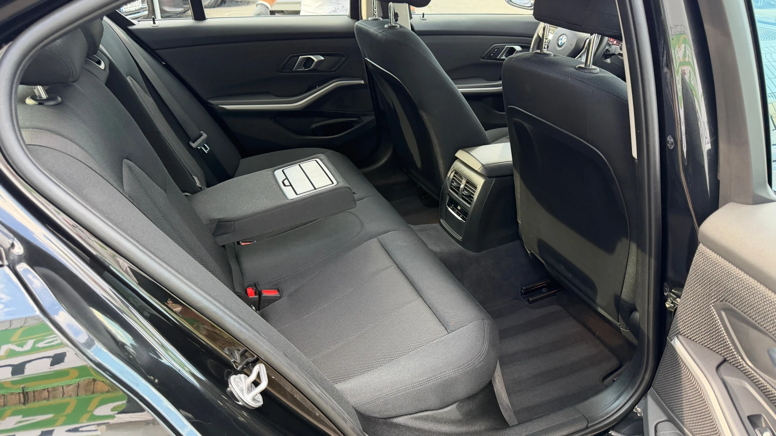 BMW 320 d xDrive Първи собственик от България с ДДС, снимка 11 - Автомобили и джипове - 55942427