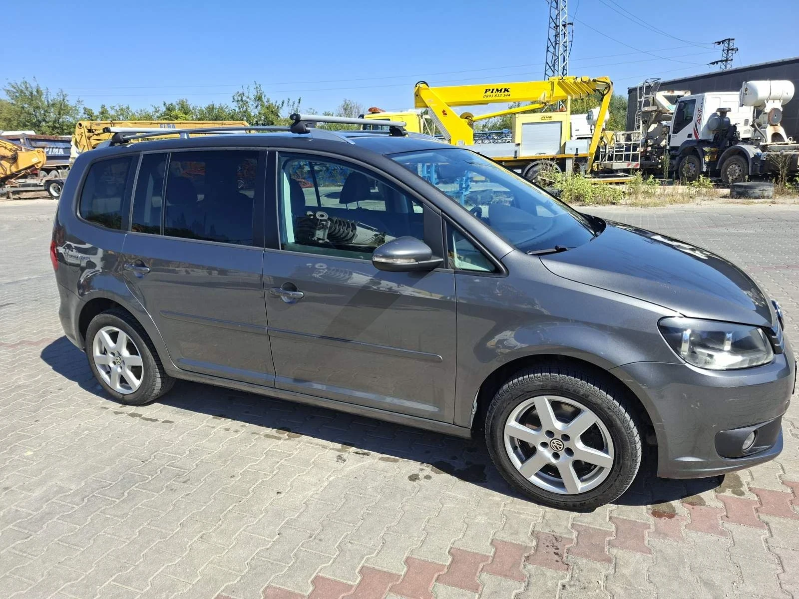 VW Touran Заводски метан, снимка 4 - Автомобили и джипове - 56119373