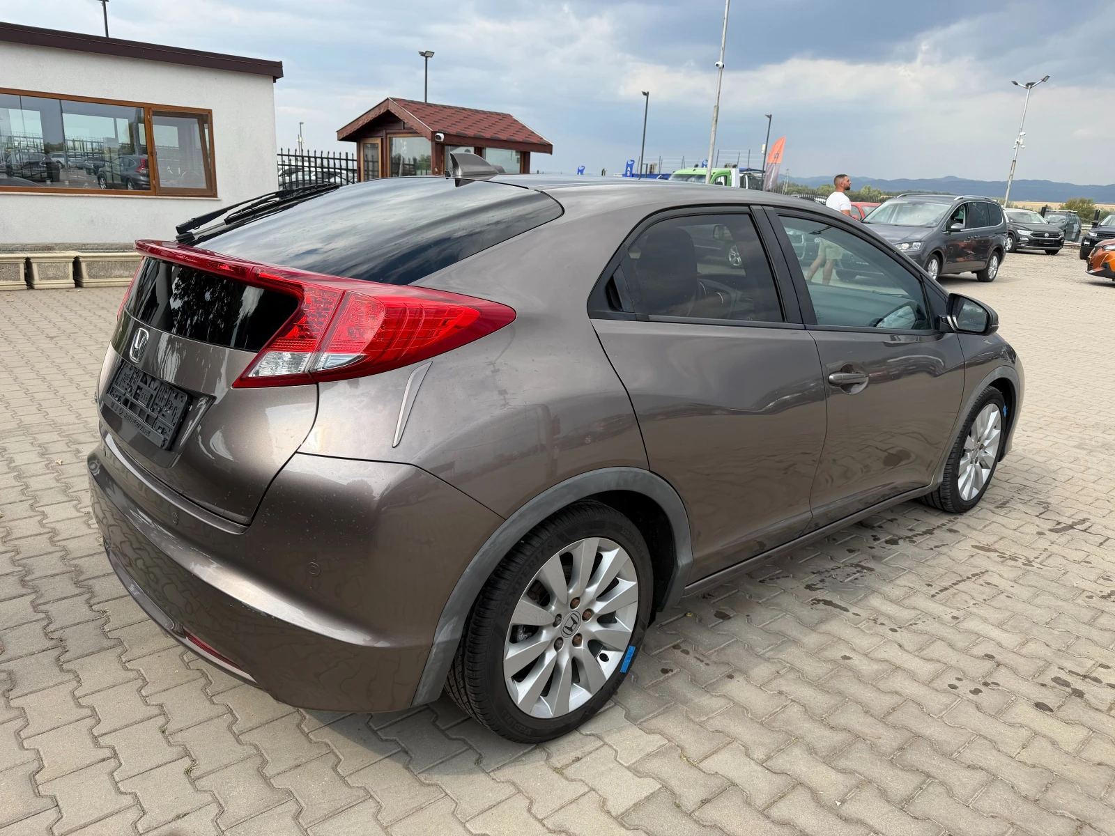 Honda Civic 2.2DTEC KAMERA EURO 5, снимка 6 - Автомобили и джипове - 56165880