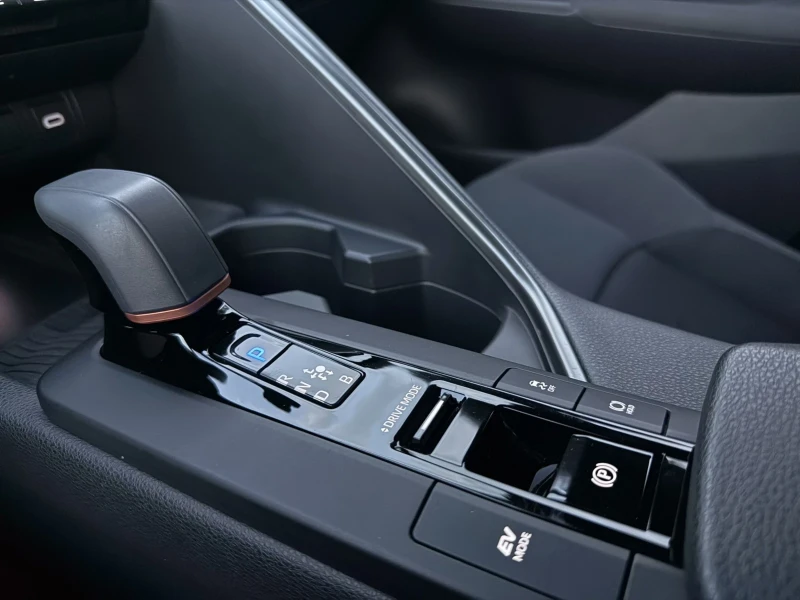 Toyota C-HR 1.8 HYBRID SALE, снимка 12 - Автомобили и джипове - 50683675