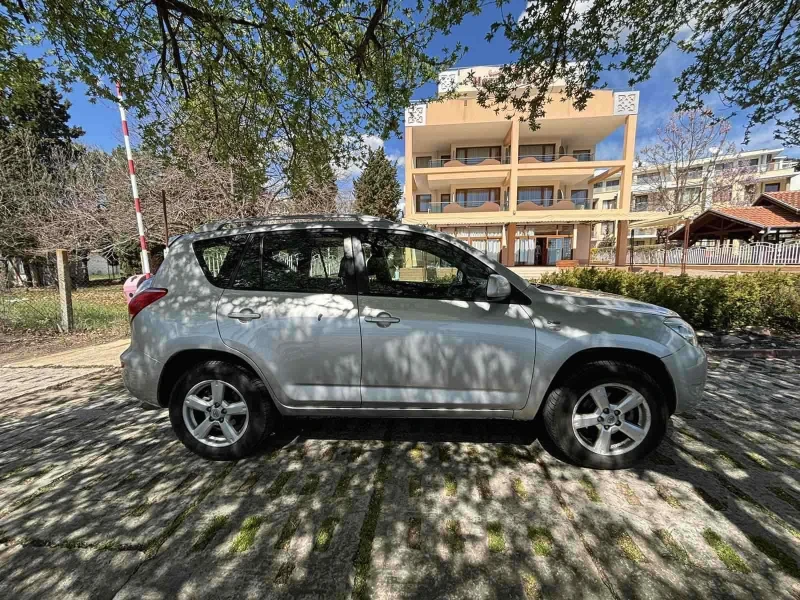 Toyota Rav4  2.2 D-4D CROSSOVER Toyota Rav 4, снимка 8 - Автомобили и джипове - 52432319