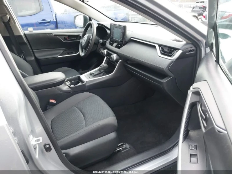 Toyota Rav4 HYBRID LE, снимка 16 - Автомобили и джипове - 53202845