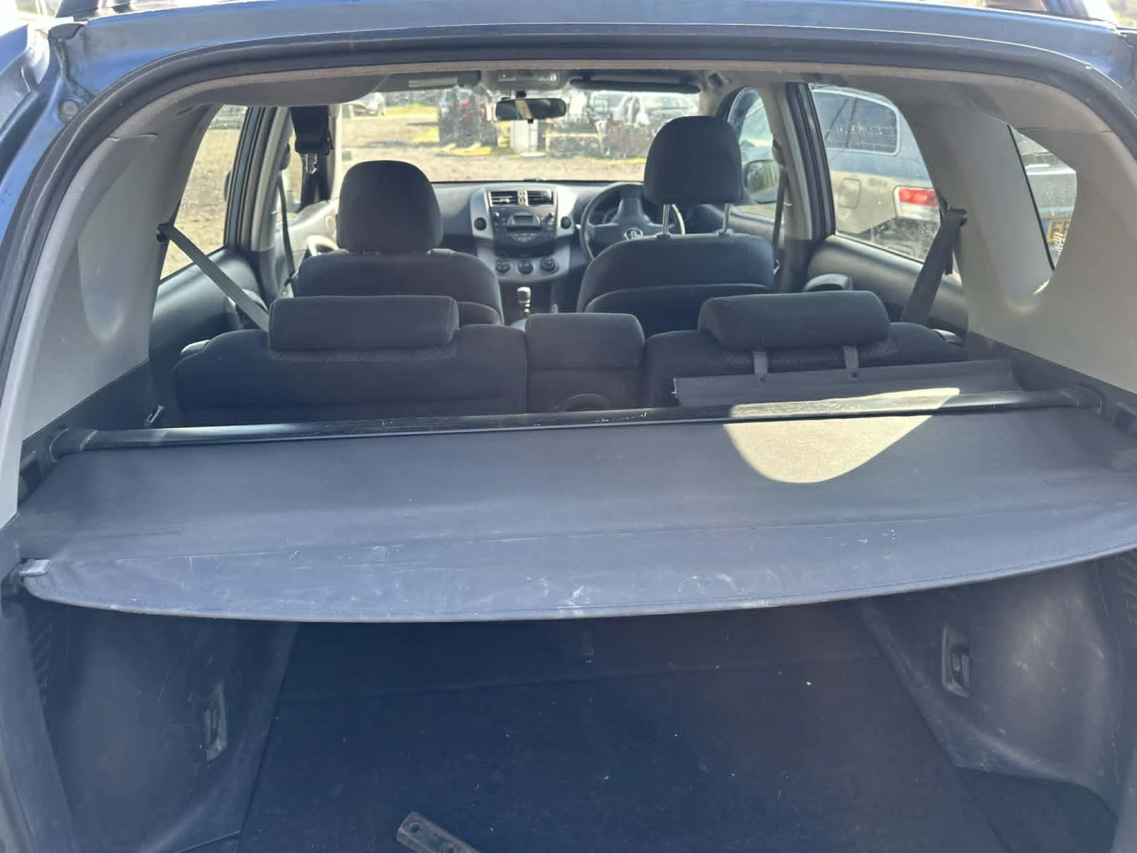 Toyota Rav4 2.2 D-4d 136к.с НА ЧАСТИ, снимка 11 - Автомобили и джипове - 52982213