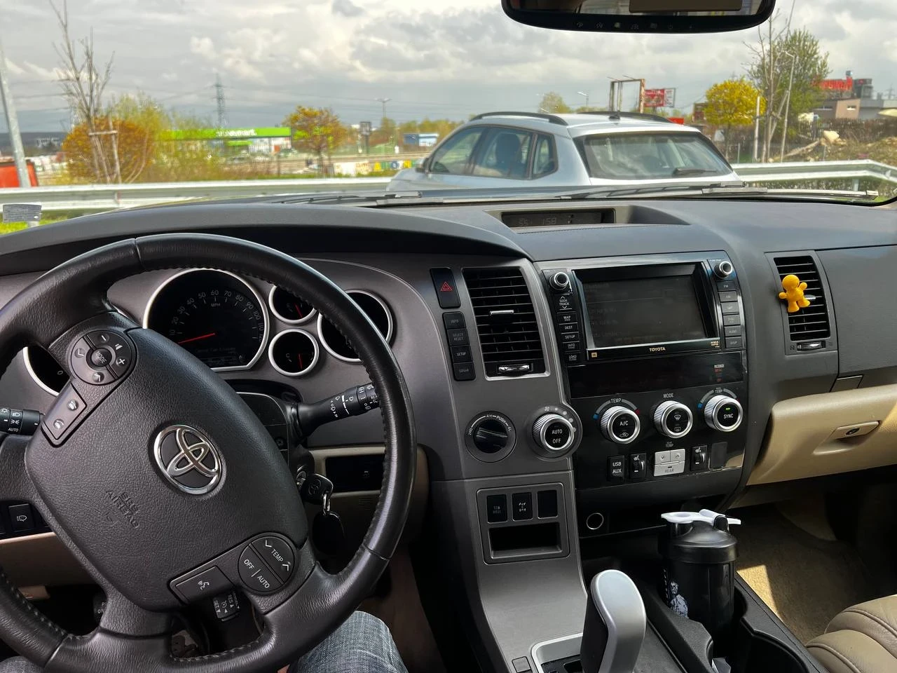 Toyota Sequoia //  | Mobile.bg   12