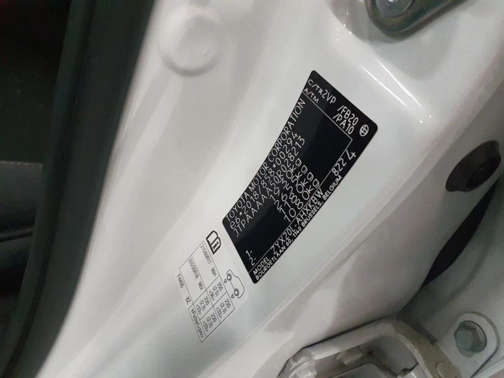 Toyota C-HR 1.8 HYBRID ГАРАНЦИОНЕН - изображение 10