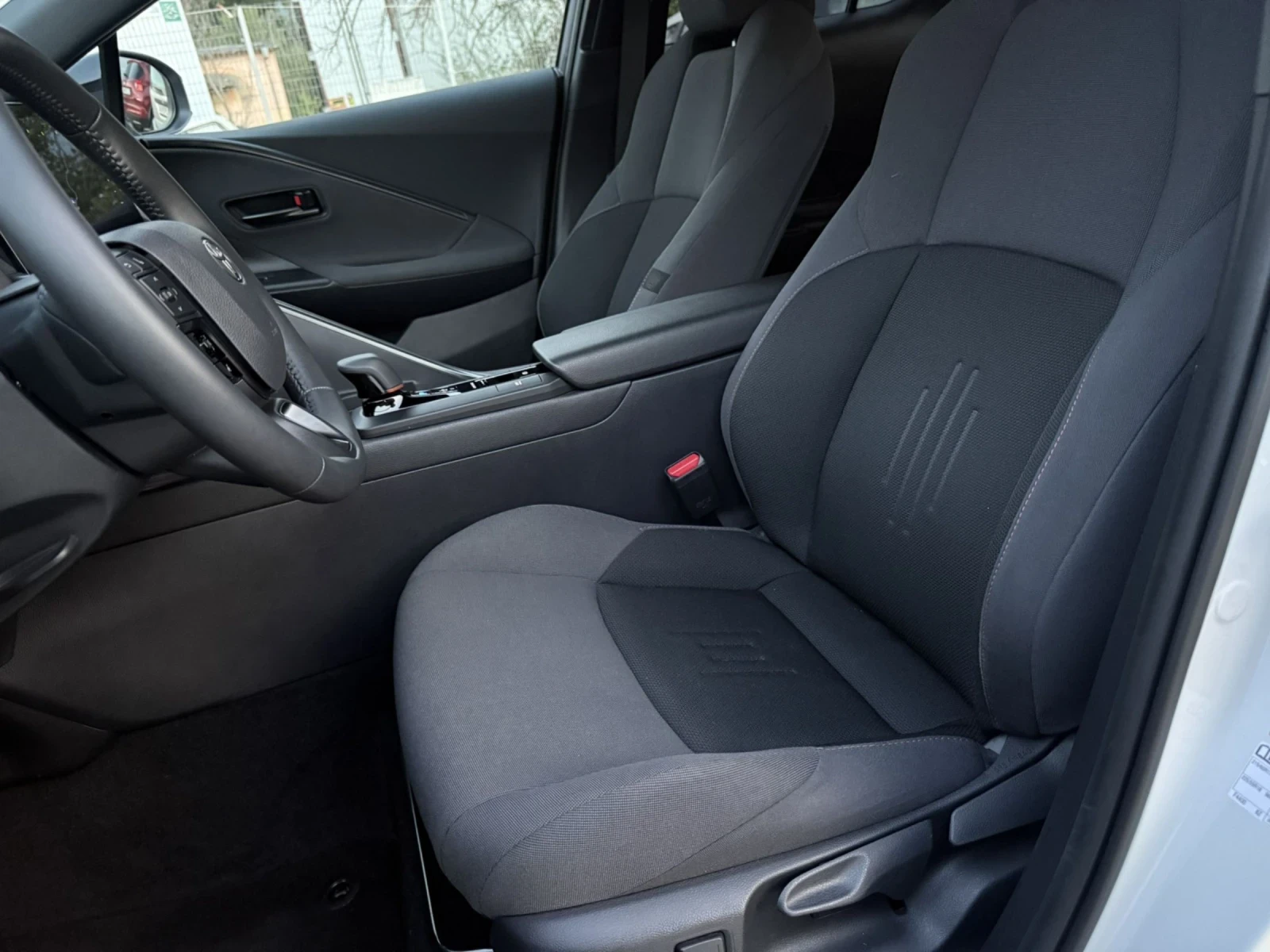 Toyota C-HR 1.8 HYBRID SALE | Mobile.bg — изображение 13