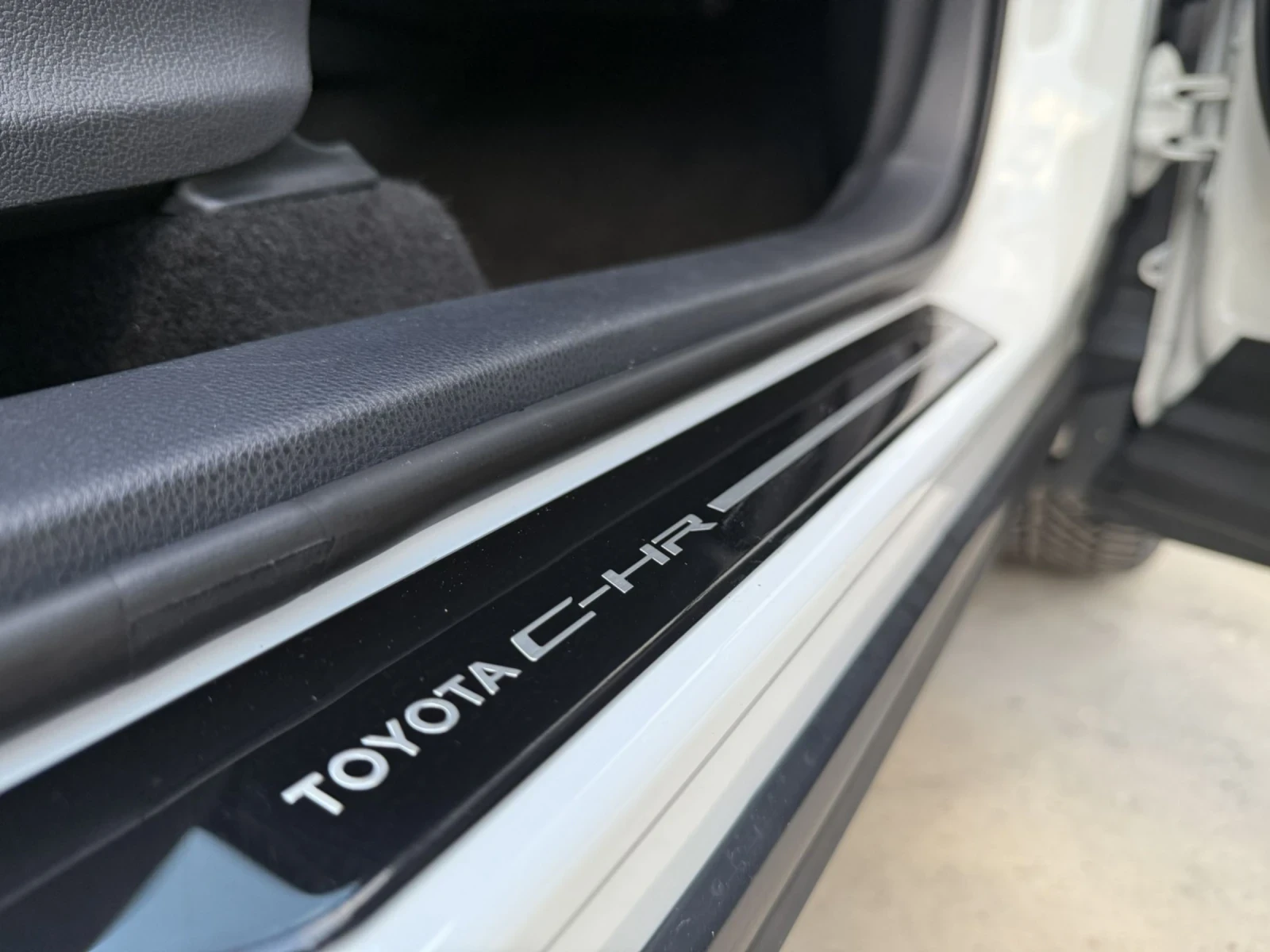 Toyota C-HR 1.8 HYBRID SALE | Mobile.bg — изображение 17