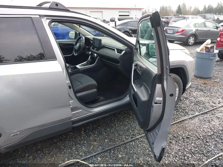 Toyota Rav4 HYBRID LE - изображение 5