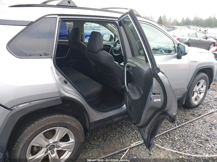 Toyota Rav4 HYBRID LE - изображение 8