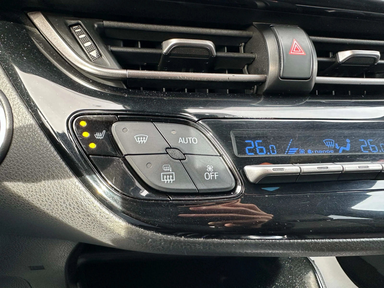 Toyota C-HR 1.8 Hybrid, Реални км, снимка 14 - Автомобили и джипове - 53559334