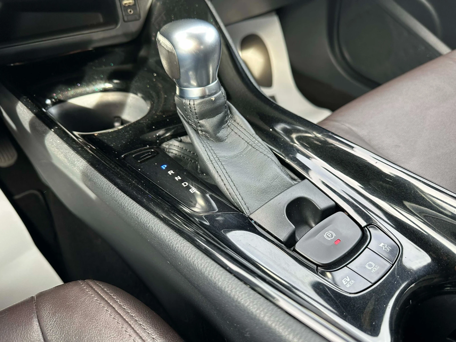 Toyota C-HR 1.8 Hybrid, Реални км, снимка 11 - Автомобили и джипове - 53559334