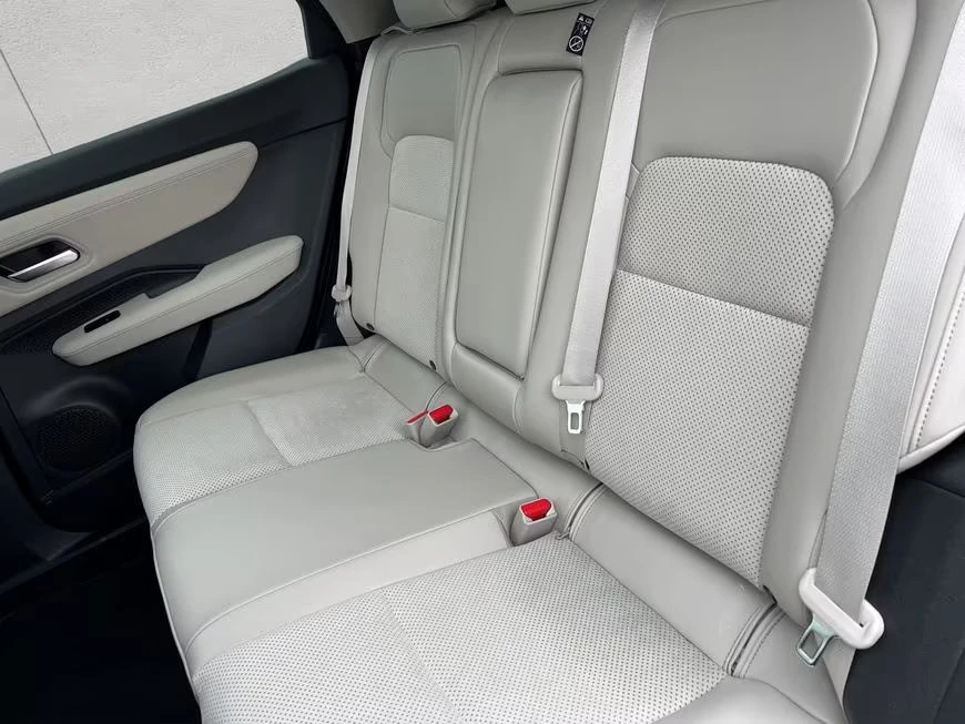 Nissan Ariya EV/306HP/ALLRAD/EVOLVE-PACK/PANO/360/HUD/MEMO/200z, снимка 16 - Автомобили и джипове - 53973652