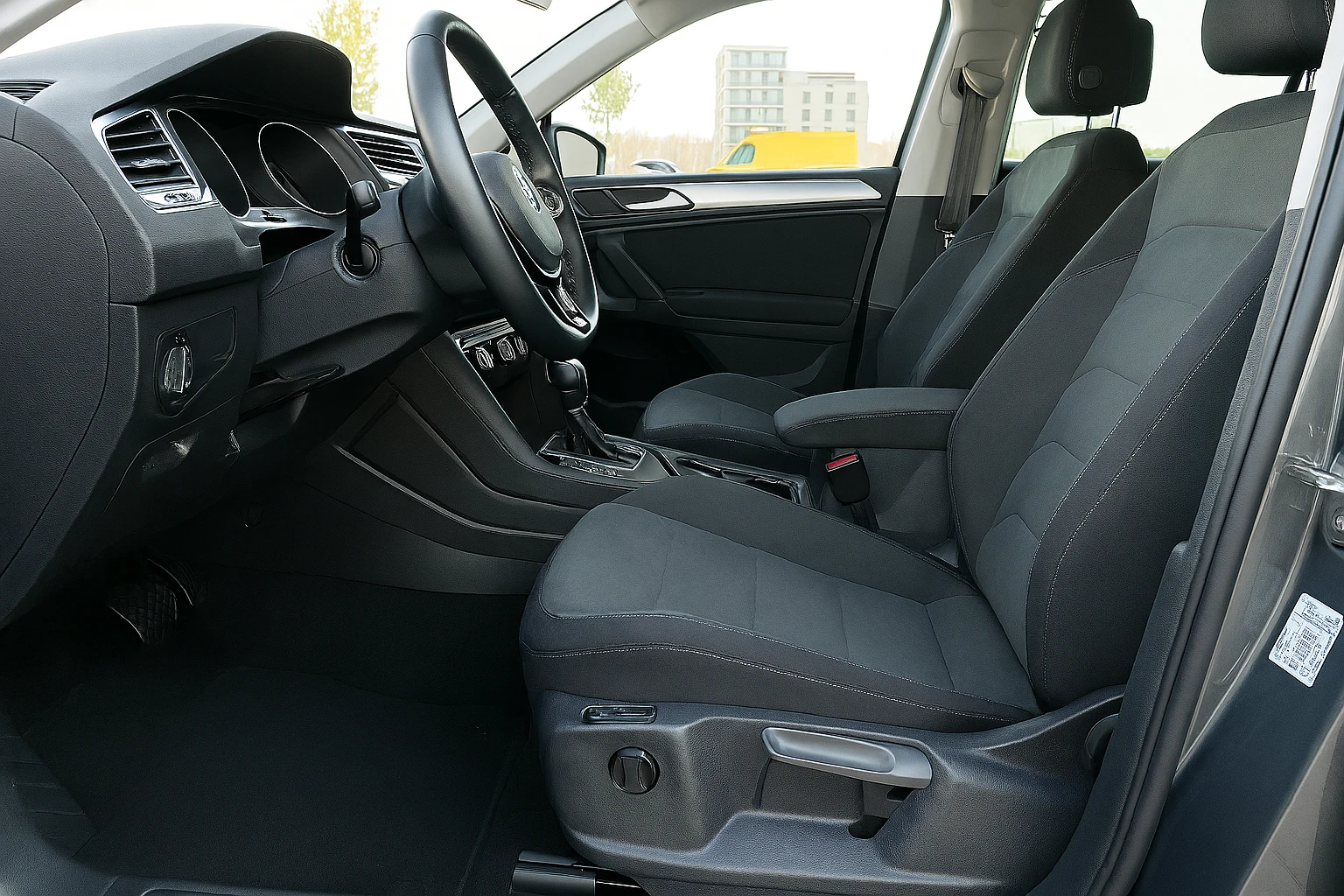 VW Tiguan 2.0 TDI | DSG7 | 4-Motion/В ГАРАНЦИЯ, снимка 3 - Автомобили и джипове - 54024354